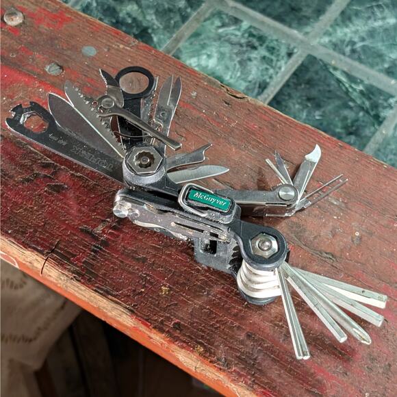 Topeak Vintage McGuyver 33 Multi Function Folding Tool Camp Hike Bike Fish T1336 - Picture 3 of 10